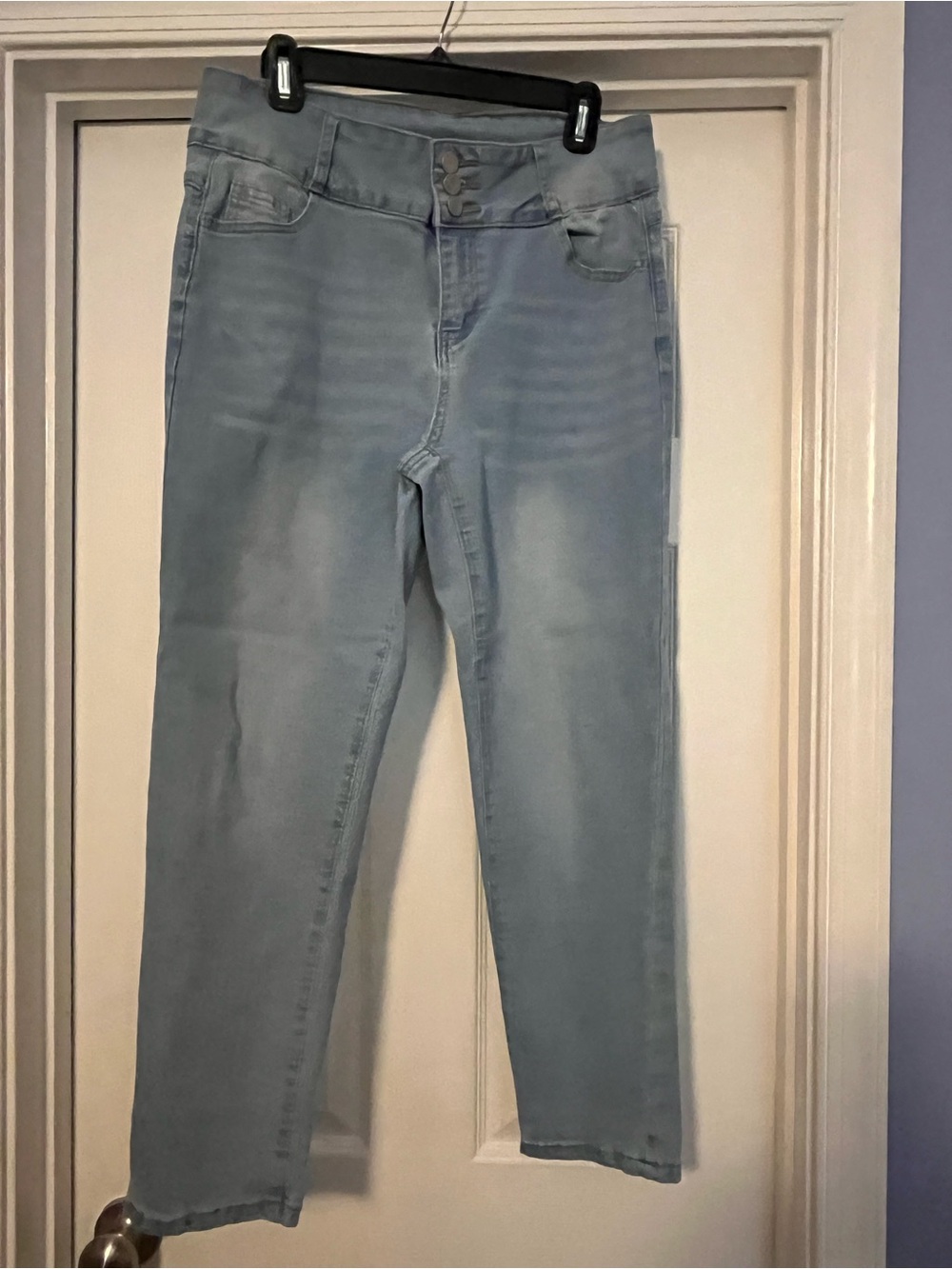 Light Wash Blue Women’s Jeans